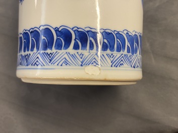 Een Chinese blauw-witte rouleau vaas, Kangxi